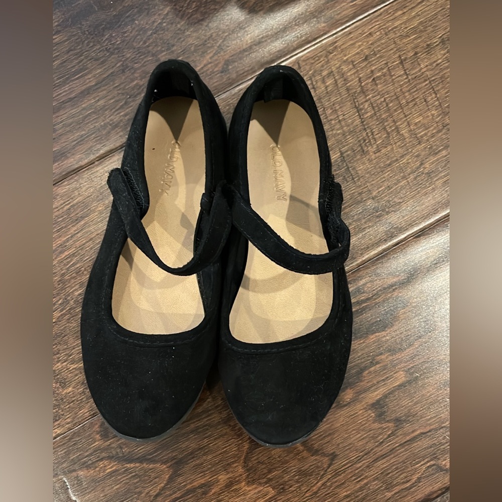 Girls black flats